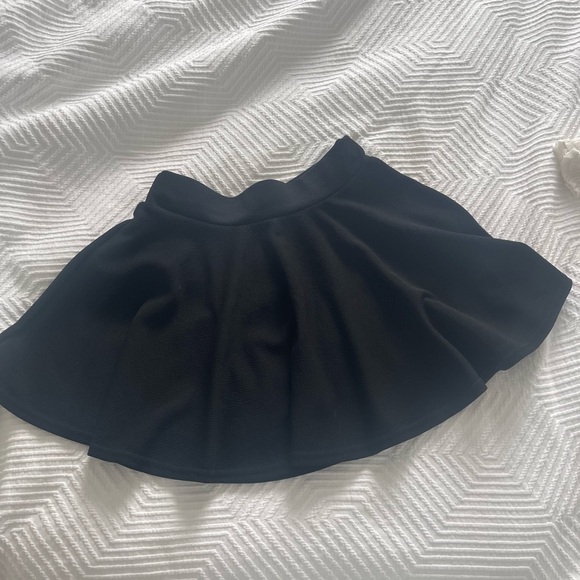 Black skirt - Picture 2 of 2